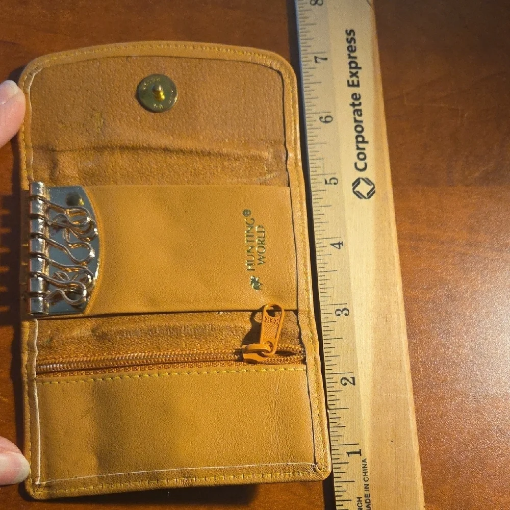 Hunting World Green Leather Key Wallet with Brown Logo